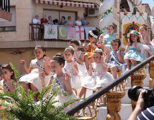 Petrer convoca a los vecinos a aplaudir a las rodelas desde los balcones, el domingo a las 12 de la mañana aplaudir a las rodelas desde los balcones