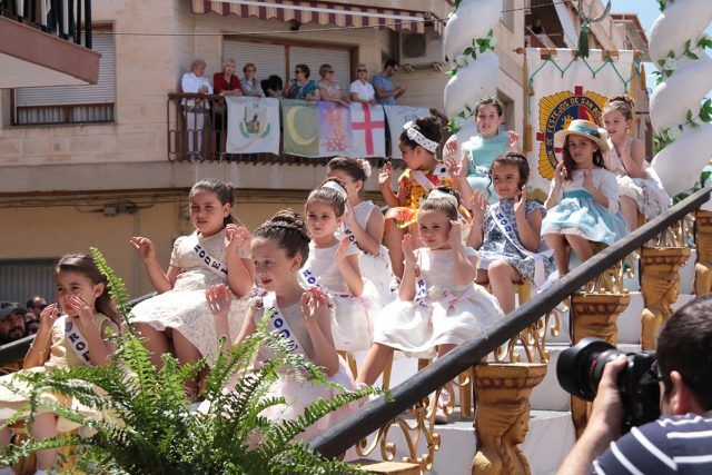 aplaudir a las rodelas desde los balcones
