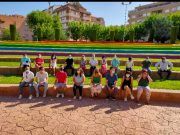 Petrer pinta una bandera del Orgullo LGTBQ+ de 240 m² en las gradas del parque de El Campet