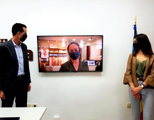 «Es el momento de Elda» Campaña desde el Ayuntamiento para incentivar las compras en los comercios de la ciudad Campaña promocional del comercio eldense 'Es el momento de Elda'