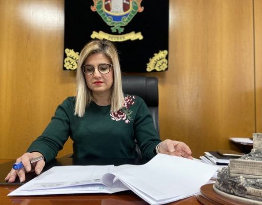 La alcaldesa de Petrer lanza un mensaje de tranquilidad a la comunidad educativa tras los tres positivos en dos colegios y un instituto. Irene Navarro - Alcaldesa de Petrer