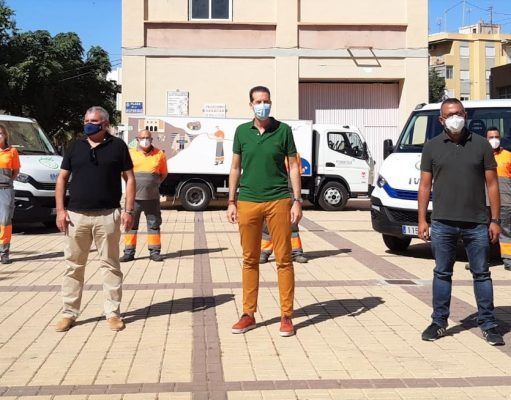 Nuevos vehículos eléctricos que el Ayuntamiento de Elda y Fobesa han incorporado a la flota de limpieza y recogida de residuos Nuevos vehículos eléctricos que el Ayuntamiento de Elda y Fobesa han incorporado a la flota de limpieza y recogida de residuos