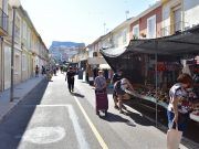 Los mercadillos de Petrer afrontan la nueva normalidad sin limitación de aforo pero con vigilancia para garantizar el cumplimiento de las medidas de seguridad