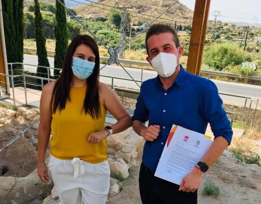 Elda y Petrer presentan su candidatura conjunta para acoger las XIX Jornadas de la Red Tourist Info de la Comunidad Valenciana Los concejales de Turismo de Elda y Petrer, Lorena Pedrero y David Morcillo,