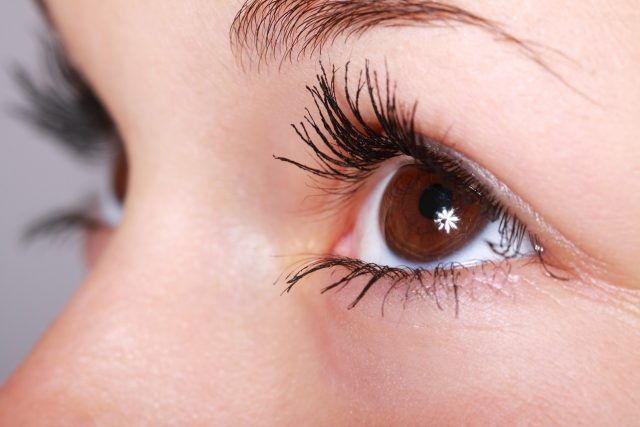 El coronavirus también se puede transmitir a través de los ojos