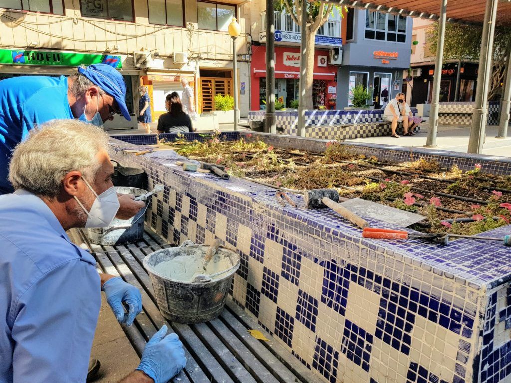 El Ayuntamiento de Elda repara los desperfectos de la Plaza Sagasta