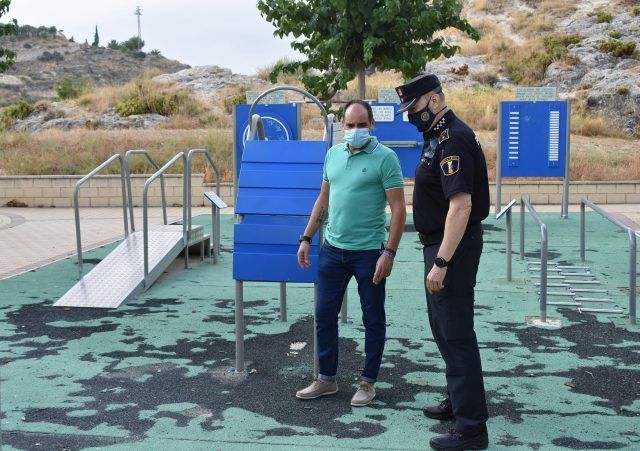 La Policía Local de Petrer sancionará con hasta 1.500 € los actos vandálicos en parques y jardines