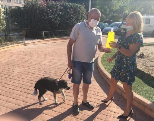 El ayuntamiento de Petrer repartirá botellas para diluir el orín de perros, ante el aumento de las denuncias de vecinos y el problema sanitario que supone El ayuntamiento de Petrer repartirá botellas para diluir el orín de perros