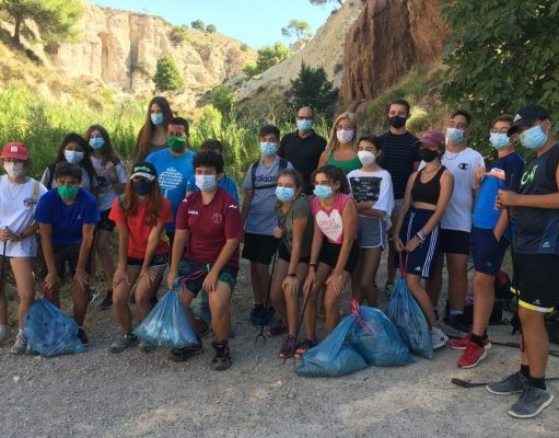 Voluntarios de Medio Ambiente de Petrer, recorrerán las zonas con más excursionistas de la rambla de Puça, ante el incremento del abandono de basura Voluntarios de Medio Ambiente de Petrer