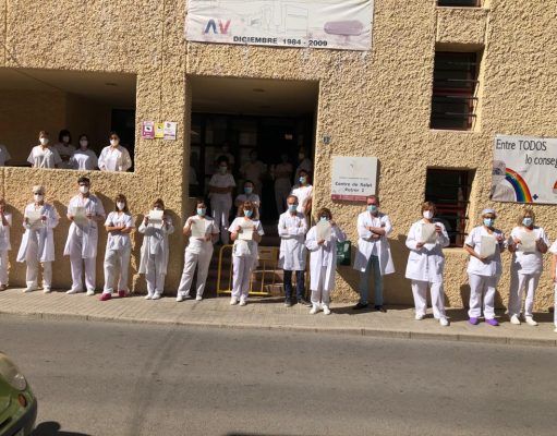 Agresión a un sanitario del Centro de Salud Petrer I, el ayuntamiento muestra su “repulsa” Concentración de repulsa del personal sanitario