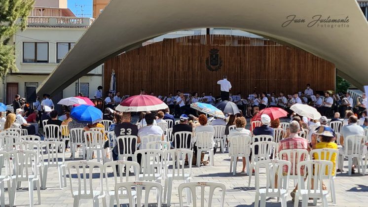 AMCE Santa Cecilia en concierto en la Plaza Castelar bajo el título A ritmo de espliego