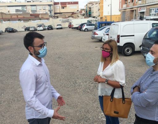 Petrer acondiciona un solar municipal como parking para 50 vehículos en la avenida de Madrid Petrer acondiciona un solar municipal como parking
