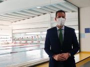 La Concejalía de Deportes ha reabierto hoy la Piscina Municipal Cubierta Nacho Gil con cita previa y aforo limitado Reapertura de la piscina municipal en Elda