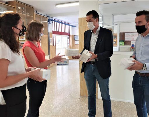 Comienza la distribución de 14.000 mascarillas en 22 centros educativos de Elda Comienza la distribución de 14.000 mascarillas en 22 centros educativos de Elda
