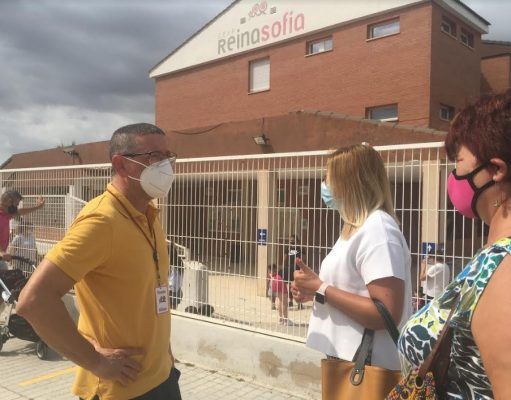 Normalidad en el comienzo del curso en Petrer al que se van a incorporar de forma escalonada cerca de 7.000 estudiantes Normalidad en el comienzo del curso en Petrer