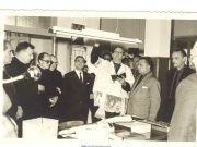 PASEN Y LEAN – Hoy hace 56 años de la inauguración de la primera biblioteca de Petrer (25 de octubre de 1964) El vicario general de la diócesis Orihuela-Alicante, D. Modesto Díaz, bendijo la biblioteca. 25-X-1964. Foto Pérez.