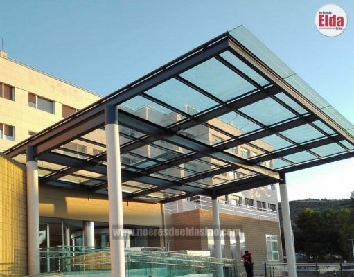 Actualización del protocolo de accesos en el Departamento de Salud de Elda a partir del miércoles 28 de octubre de 2020 Entrada Principal Hospital de Elda - Archivo