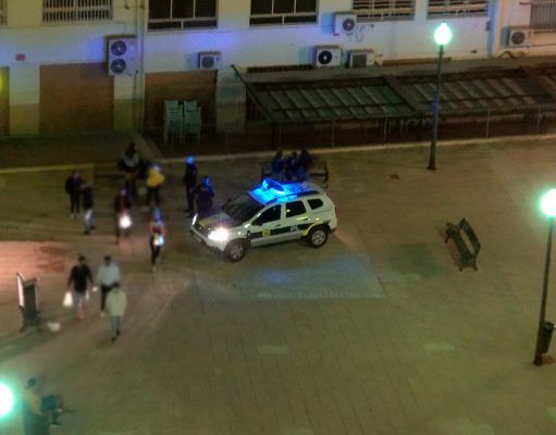 Fiestas ilegales en Elda, sin medidas de seguridad, desmanteladas por la Policía Local Botellón en Elda