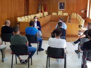 El Ayuntamiento de Elda concede una habilitación temporal a los locales de ocio nocturno para que puedan abrir como bares y cafeterías Reunión con representantes de locales de ocio en Elda