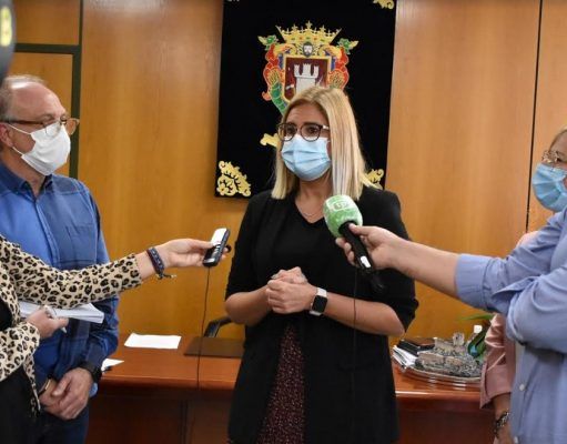 Petrer supera el índice de 200 casos por 100.000 habitantes y adopta nuevas medidas frente al coronavirus La alcaldesa de Petrer, Irene Navarro, en rueda de prensa
