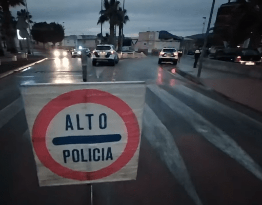 13 actas de sanción impuestas por la Policía Local de Petrer en el primer fin de semana de cierre perimetral Control de accesos Petrer - Confinamiento