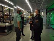 La alcaldesa pide al amplio tejido comercial de la ciudad que vigile los aforos para reducir riesgos de contagio