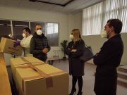 El Ayuntamiento de Petrer repartirá 8.000 mascarillas entre los escolares de la población en los próximos días Mascarillas reutilizables entre los escolares de Petrer donadas por la empresa local Biosalud