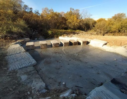 El Ayuntamiento de Elda restaura la zona de paso natural del río Vinalopó próximo al puente del Sambo Paso peatonal del río Vinalopó próximo al puente del Sambo y la Estación de Monóvar