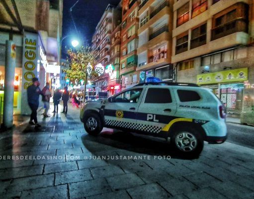 La Policía Local de Elda levanta 27 actas de sanción por infracciones relacionadas con el confinamiento y las medidas de seguridad durante los primeros días de Navidad Policía Local de Elda en Nochebuena