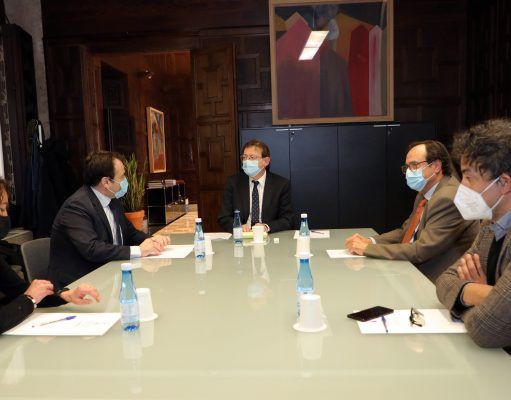 Se ponen en marcha las primeras ayudas del Plan Resiste, que facilita a las empresas más afectadas por la crisis préstamos del IVF con tramos no reembolsables de hasta el 30% Ximo Puig anuncia la puesta en marcha de las primeras ayudas del Plan Resiste