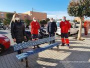 El Ayuntamiento de Petrer devuelve a la ciudad su solidaridad con la donación de tapones en forma de bancos reciclados