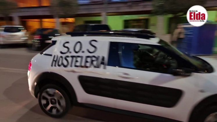 Cientos de vehículos en la marcha-protesta para salvar la hostelería de Elda Petrer y comarca