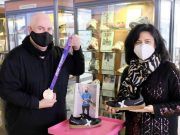 Donación de zapatillas de Silvia Navarro (portera de balonmano) al Museo del Calzado de Elda Donación de zapatillas de Silvia Navarro (portera de balonmano) al Museo del Calzado de Elda