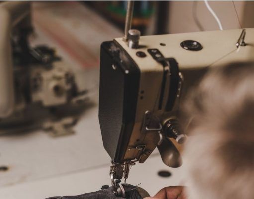 El Ayuntamiento de Elda insta a la Generalitat Valenciana y a la Diputación de Alicante para que la industria del calzado, marroquinería y componentes pueda acceder al plan de ayudas directas del Gobierno Aparado del calzado