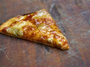 Cómo recalentar la pizza y que quede crujiente en una sartén Cómo recalentar la pizza con una sartén