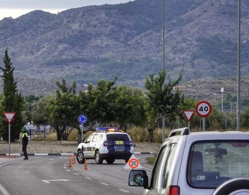 La Policía Local de Elda levanta 36 actas de sanción por infracciones relacionadas con la pandemia durante el pasado fin de semana Policía Local eldense, dentro del dispositivo de seguridad establecido