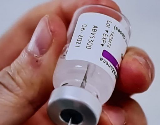 El Ministerio de Sanidad suspende a partir de mañana y durante las dos próximas semanas la vacunación con la vacuna frente a la COVID-19 de AstraZeneca Vacuna Astrazeneca