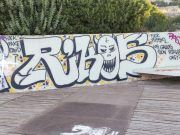 La Policía Local de Petrer localiza nuevas pintadas de los 5 grafiteros detenidos el pasado fin de semana