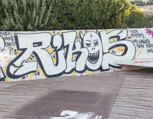 La Policía Local de Petrer localiza nuevas pintadas de los 5 grafiteros detenidos el pasado fin de semana