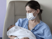 Una mujer da a luz a un bebé sano tras contraer la covid 19 y estar ingresada con ECMO en La Fe