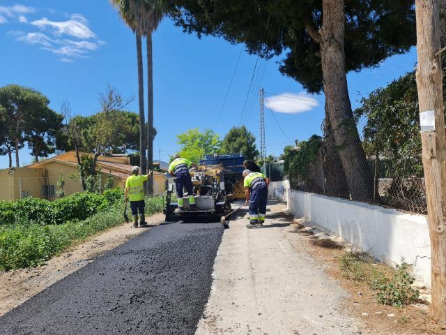 El Ayuntamiento de Elda repara y asfalta el camino que une el Polígono Campo Alto