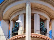 Bandera blanca en la iglesia parroquial de la Inmaculada de Elda Bandera blanca en la iglesia parroquial de la Inmaculada de Elda
