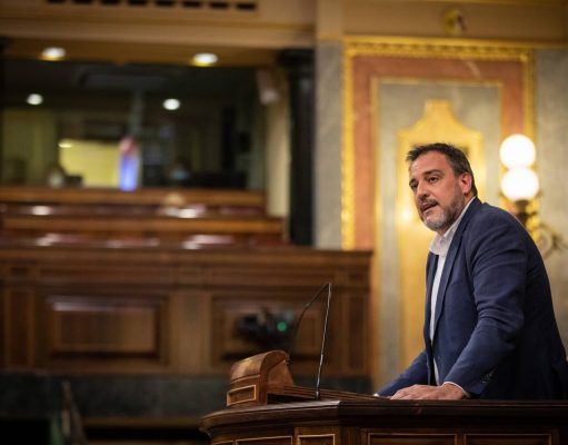 Cs muestra su apoyo al sector del calzado y se compromete a luchar desde el Congreso para que el Gobierno adopte medidas ante la eventual imposición de aranceles El diputado de Ciudadanos (Cs) por Alicante en el Congreso de los Diputados, Juan Ignacio López-Bas