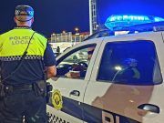 Un agente de la Policía Local de Elda que estaba fuera de servicio salva a una niña de tres años que se había atragantado con una patata Policía Local Elda - Archivo