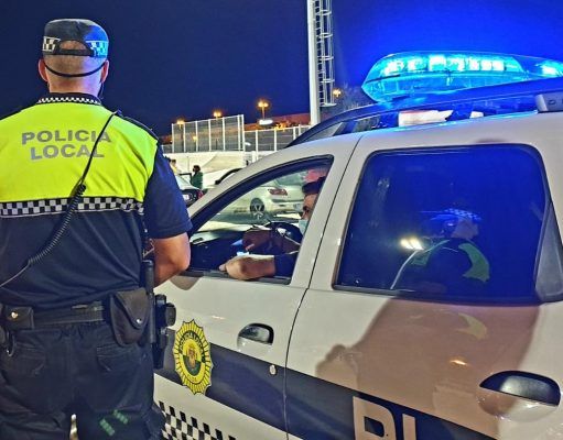 La Policía Local de Elda levanta 14 actas de sanción durante el último fin de semana por incumplimiento de medidas contra el Covid-19 Policía Local Elda - Archivo