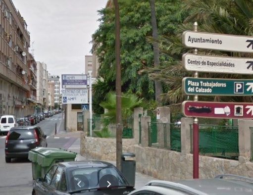 Renovación en los próximos meses de toda la señalización vertical y mobiliario urbano de Elda