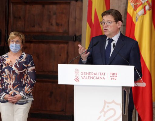 Ximo Puig anuncia el fin de restricciones a la movilidad nocturna y a las reuniones, la reapertura de las discotecas hasta las 2 de la madrugada y el cierre de la hostelería a la 1 Ximo Puig anuncia el fin de restricciones a la movilidad nocturna y ...