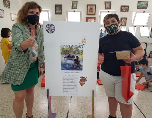 Los alumnos y alumnas del CP Miguel Servet de Elda que han participado en el I Concurso de Fotografía organizado por el centro reciben sus premios I Concurso de Fotografía organizado por el CP Miguel Servet