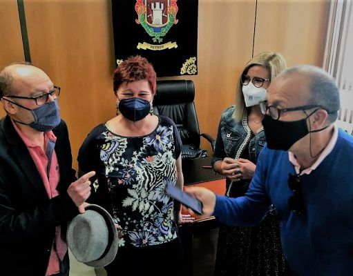 Cerca de 2.000 alumnos reforzaron la PAU con el programa pionero a través de Kahoot lanzado por los Institutos de Bachillerato de Petrer 2.000 alumnos reforzaron la PAU con el programa pionero a través de Kahoot