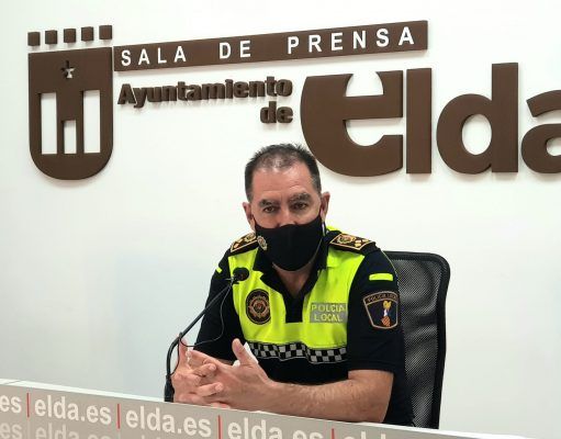 La Policía Local de Elda reforzará la vigilancia para que no haya actividades en los cuartelillos y realizará controles aleatorios de alcoholemia El Comisario Principal de Elda, Francisco Cazorla
